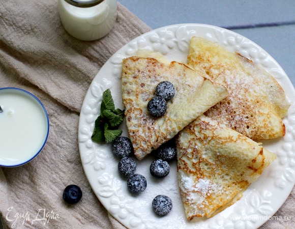 Можно масло не лить в тесто, а смазывать сковороду кисточкой перед приготовлением каждого блина.