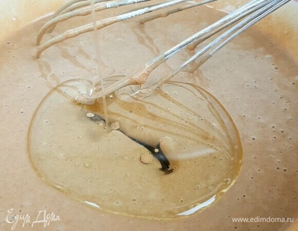 Добавляем растительное масло.