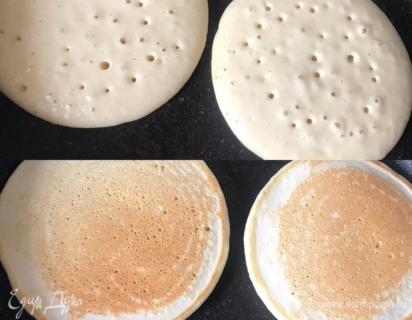 Блины можно готовить сразу, а можно дать тесту постоять 15–30 минут. Сковороду хорошо разогреть, слегка смазать маслом и начать жарить блины. В сковороду выложить 3–4 ст. л. теста, убавить огонь и жарить блины. Когда на поверхности появятся пузырьки и поверхность станет матовой, перевернуть блины и жарить еще одну минутку.