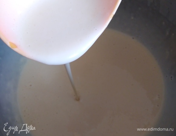 Тесто оставить на 15 минут отдохнуть.