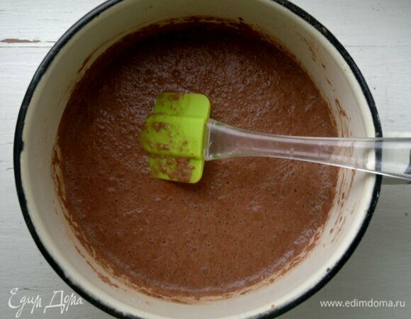 Влить молоко, перемешать.