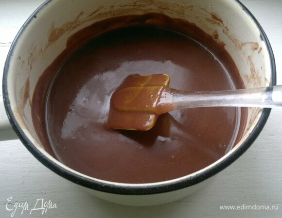 Шоколадный соус остудить до комнатной температуры.