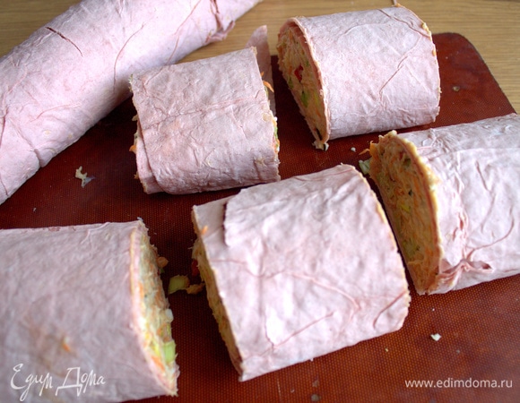 Нарезать на куски одинаковой высоты. Можно сделать пониже, тогда пропекаться будет быстрее.