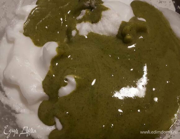 Осторожно перемешайте обе смеси.