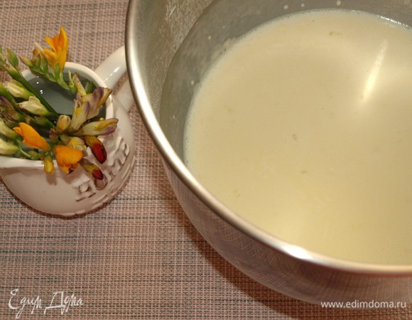 Тесто должно получиться однородным, без комочков. Даем тесту настояться 15 минут.