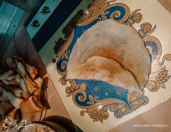 Заверните край блина.