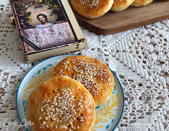 А белый кунжут я добавила из набора специй для выпечки от Юлии Высоцкой. Я вам уже рассказывала, что в этом наборе невероятно ароматные специи! Приятного аппетита!
