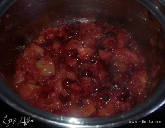 Перемешиваем массу. Провариваем до состояния пюре.