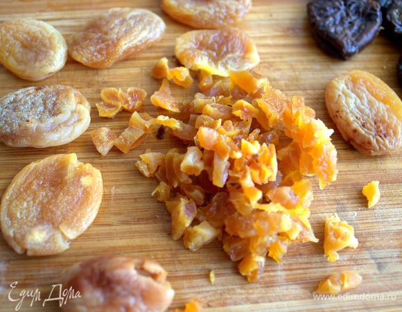 Курагу также отжать, измельчить.