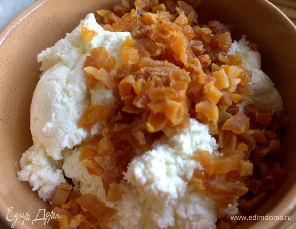 Отправить в остальной творог.