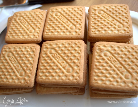 Сделаем теперь примерку с печеньем. У меня данный тортик будет прямоугольным в 5 слоев, можно квадратный.