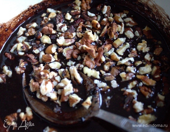 Также любые орешки, семечки. Растопила глазурь и всыпала орехи.