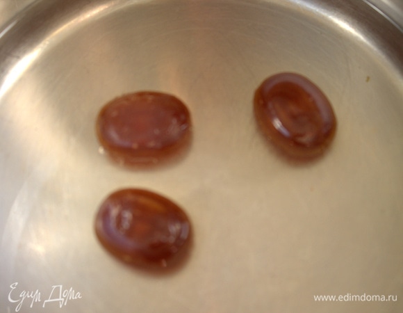 Какао сегодня с интересными добавками. Растопить в кастрюльке с водой 3–5 мятных карамелек.