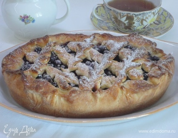 Немного остудить и подавать. Можно украсить сахарной пудрой.