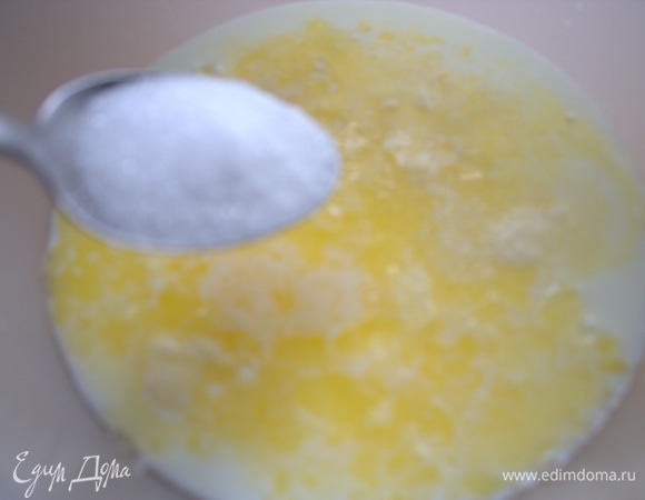 Добавить сахар, ваниль, соль.