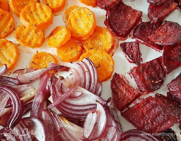 Выкладываем в форму в один (!) слой. Запекаем при температуре 190–200°C минут 30.