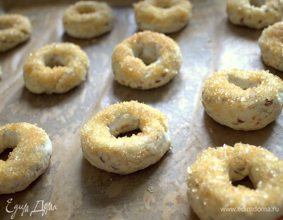 Перенести на лист для выпечки.