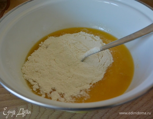 Добавить муку.
