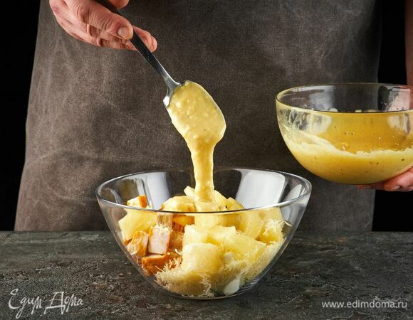 Заправьте домашним майонезом.