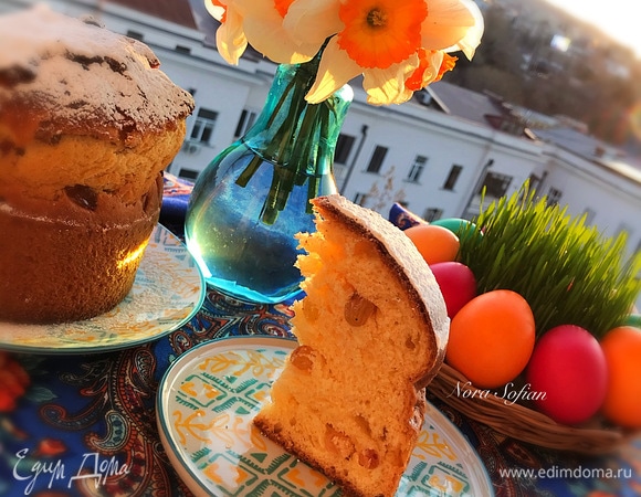 Готовые куличи достать из духовки и полностью остудить на решетке.