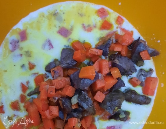 Добавить тушеную печень.