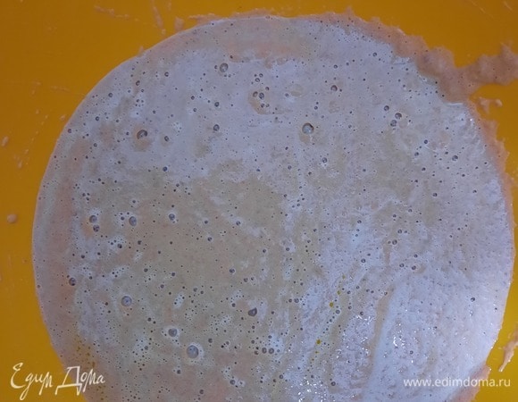 Пробить все погружным блендером и добавить гречневую муку, смешать.