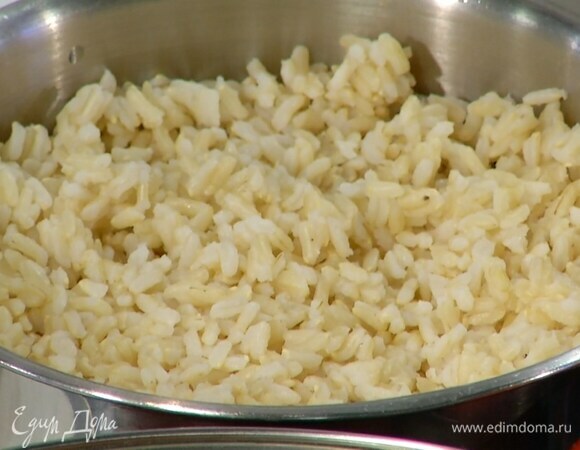 Рис отварить согласно инструкции на упаковке.