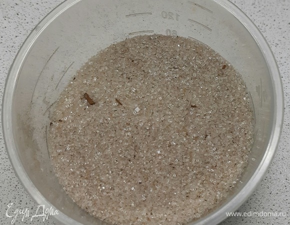 Сахар, соль и пряности смешиваем.