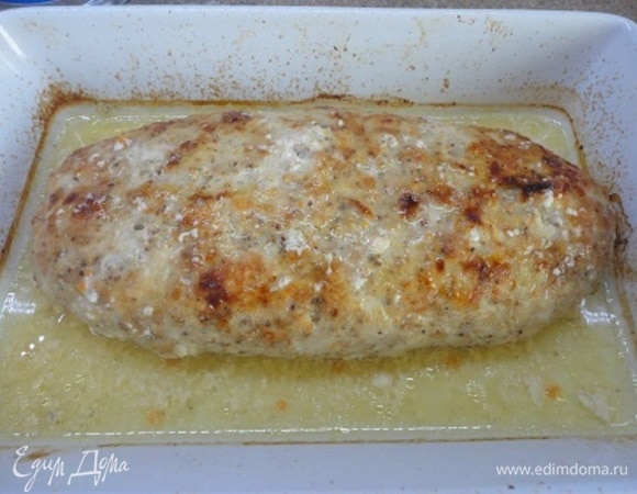 Влить бульон и запекать 40–45 минут при 180°C.