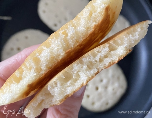Подаем с любимыми добавками: медом, джемом, сгущенным молоком или шоколадом и орешками. Приятного аппетита!
