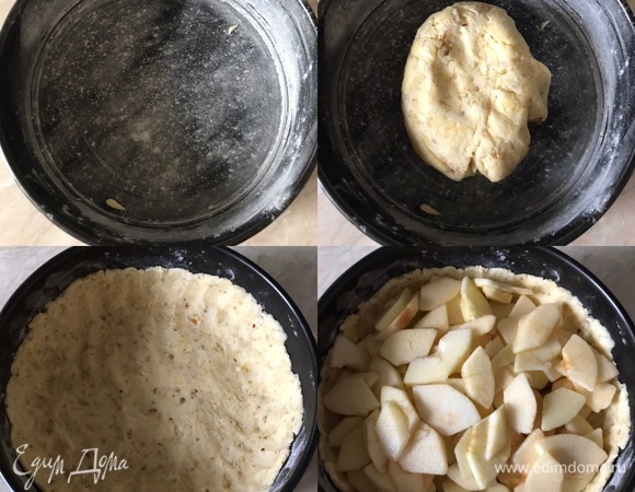 Разъемную форму диаметром 20 см слегка смазать маслом и посыпать мукой. Распределить тесто руками по форме и разложить сверху яблоки.