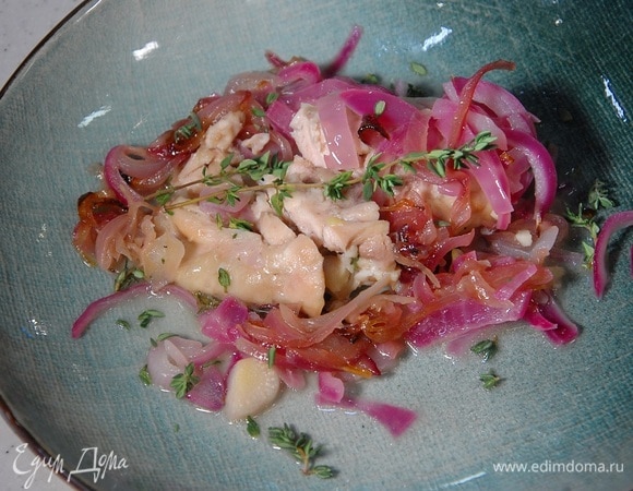 Запеченные бедра посыпать листьями тимьяна.