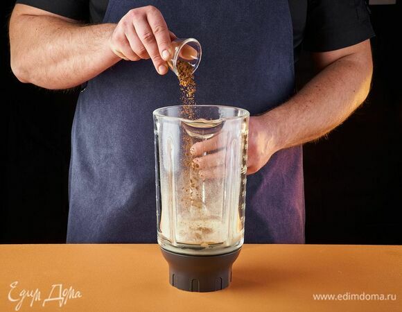 Всыпьте корицу.