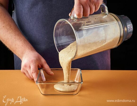 Вылейте в миску, поставьте на час в морозильник.