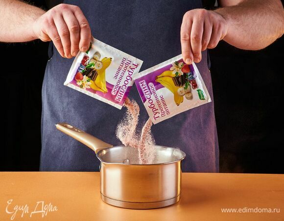 Всыпьте «Турбослим Протеиновое питание Ягодный микс».