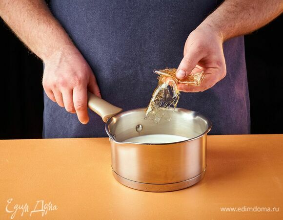 Добавьте растворенный желатин.