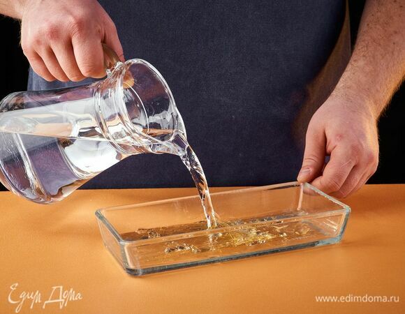 Замочите желатин, как указано на упаковке.