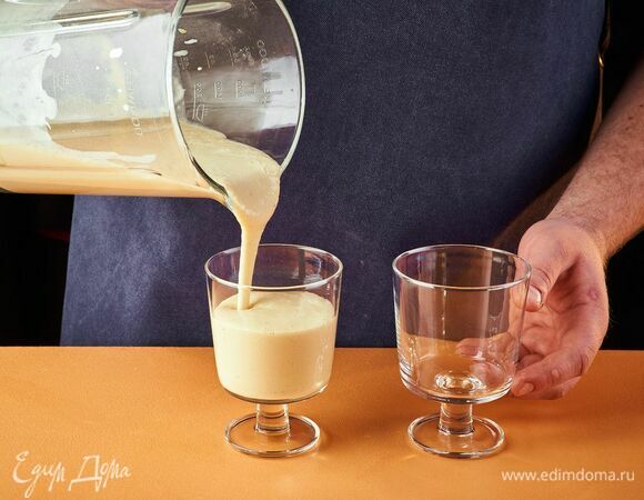 Разлейте по формочкам и поставьте в холодильник на 4 часа.