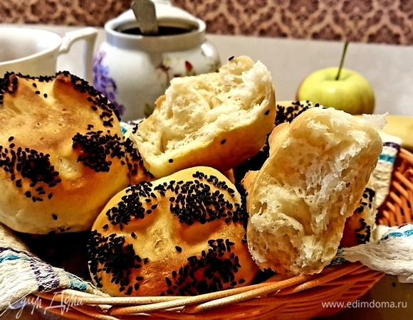 Булочки получаются невесомыми с легким мякишем.