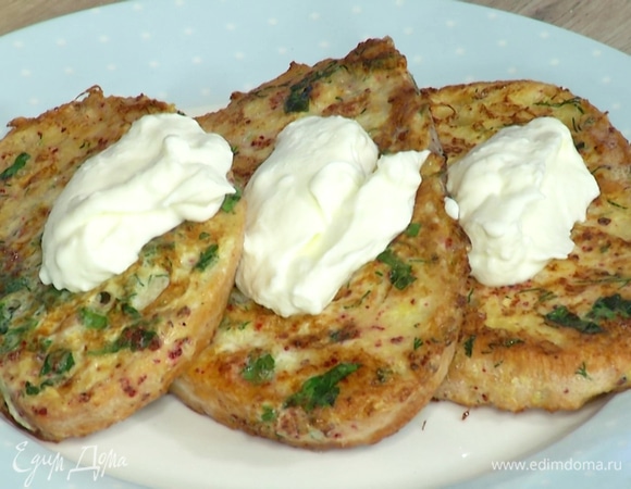 Подавать с греческим йогуртом.