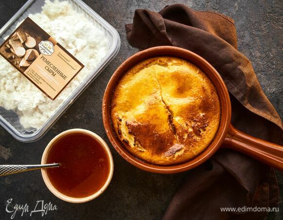 Подавайте запеканку с домашним джемом!