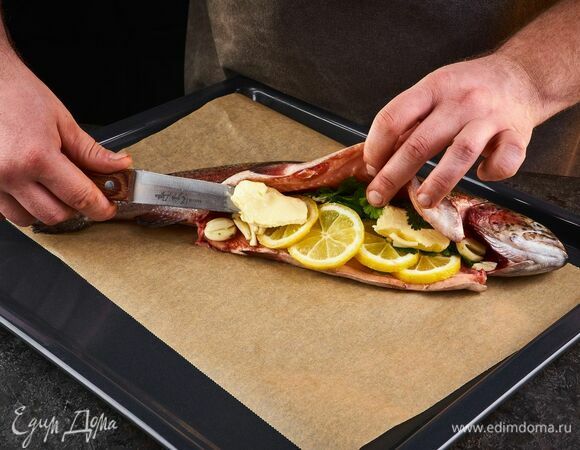 Добавьте сливочное масло.