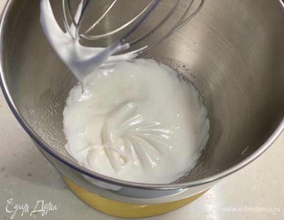 Затем взбить в миксере на максимальной скорости.