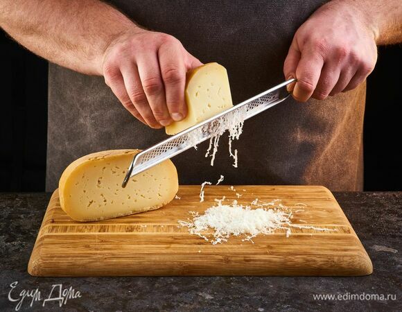 Сыр качотта Сернурского сырзавода натрите на терке.