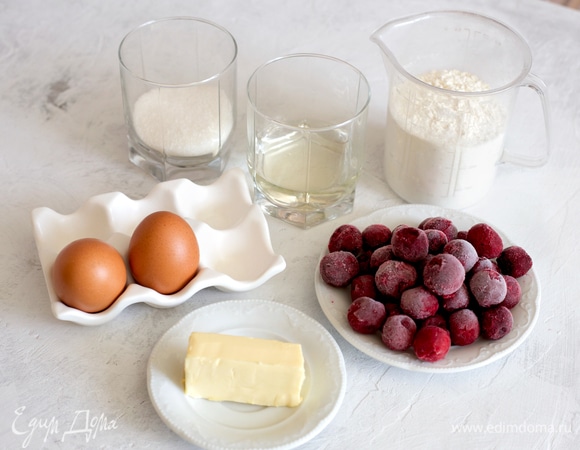 Готовим ингредиенты по списку. Яйца хорошо взбиваем с сахаром (количество можно регулировать по вкусу).