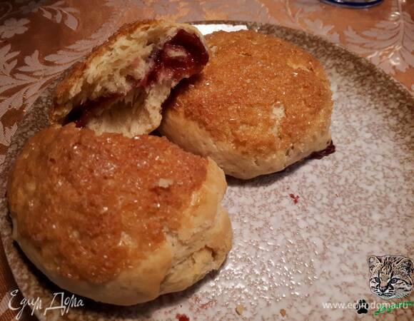 Выпекайте в духовке, разогретой до 180°C, примерно 25 минут до румяной корочки.