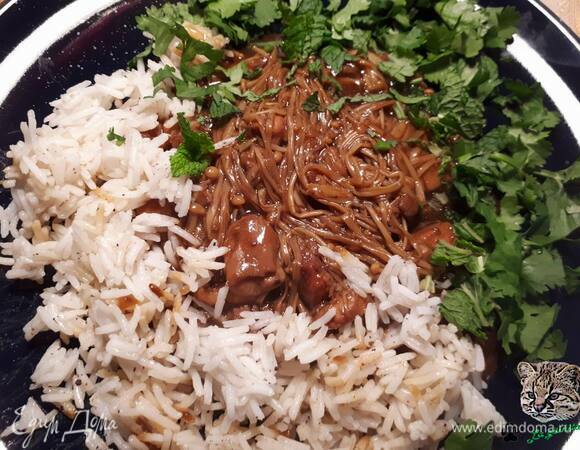 Подавайте с рисом и зеленью.