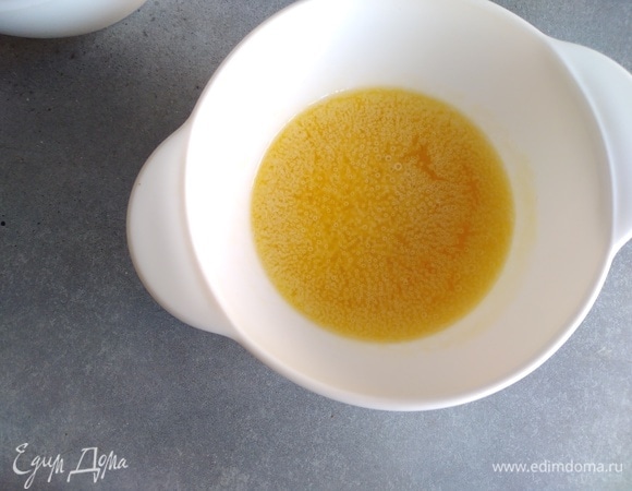 Масло растопить и дать остыть.