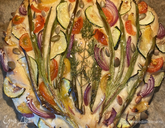 Выпекать примерно 25 минут до румяной корочки. Достать из духовки, накрыть полотенцем, остудить до комнатной температуры. И можно нарезать, отламывать, откусывать) Приятного аппетита!