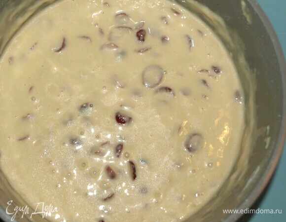 Соединяем опару и масляную смесь.